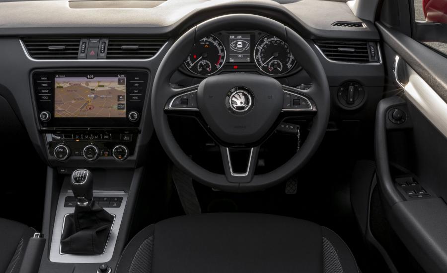 Торпедо Skoda Octavia Estate 2017 года  (UK) (фото 9 из 17)